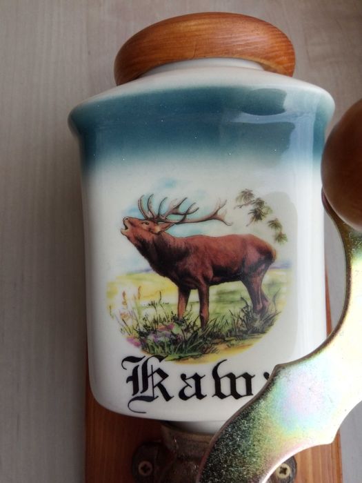 Młynek do kawy na ścianę z jeleniem