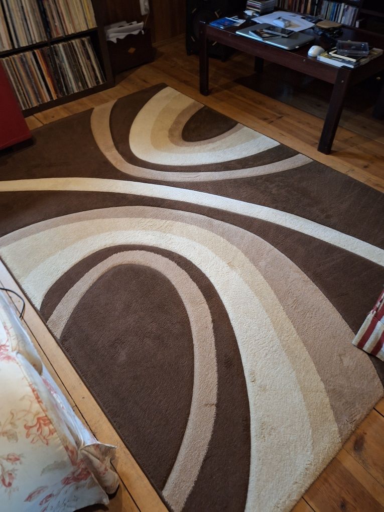 Carpete de lã  com pelo raso. 160×230cm