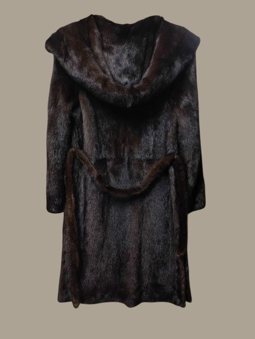 Дл 105см, в груди 104см. Норковая шуба с капюшоном. Натуральная шуба