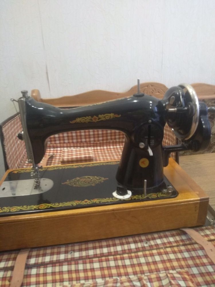 Ручна швейна машинка Подольська