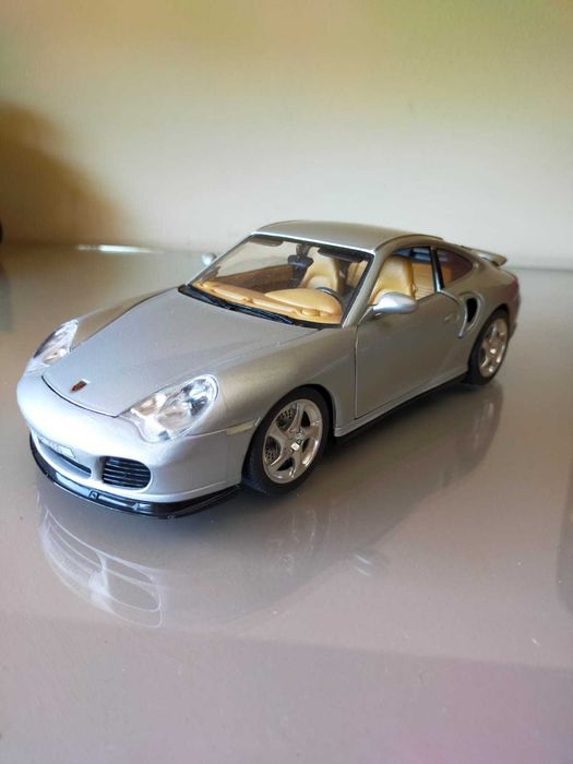 Porsche 996 Turbo 1/18 Burago