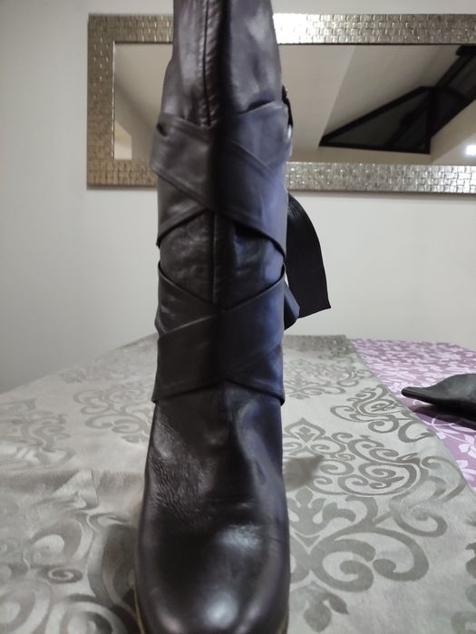 Botas confortáveis em pele
