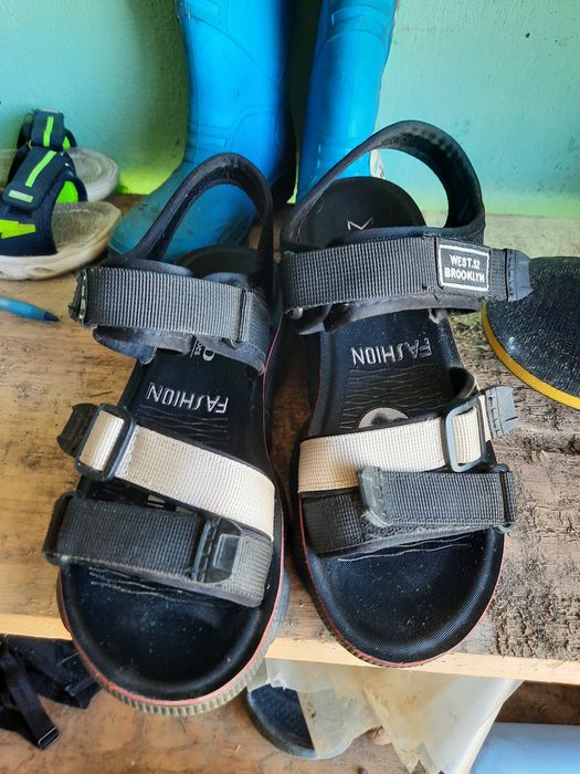 Жіночі босоніжки