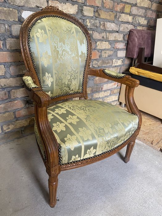 Стільці дерево антикварні різьблені колекція