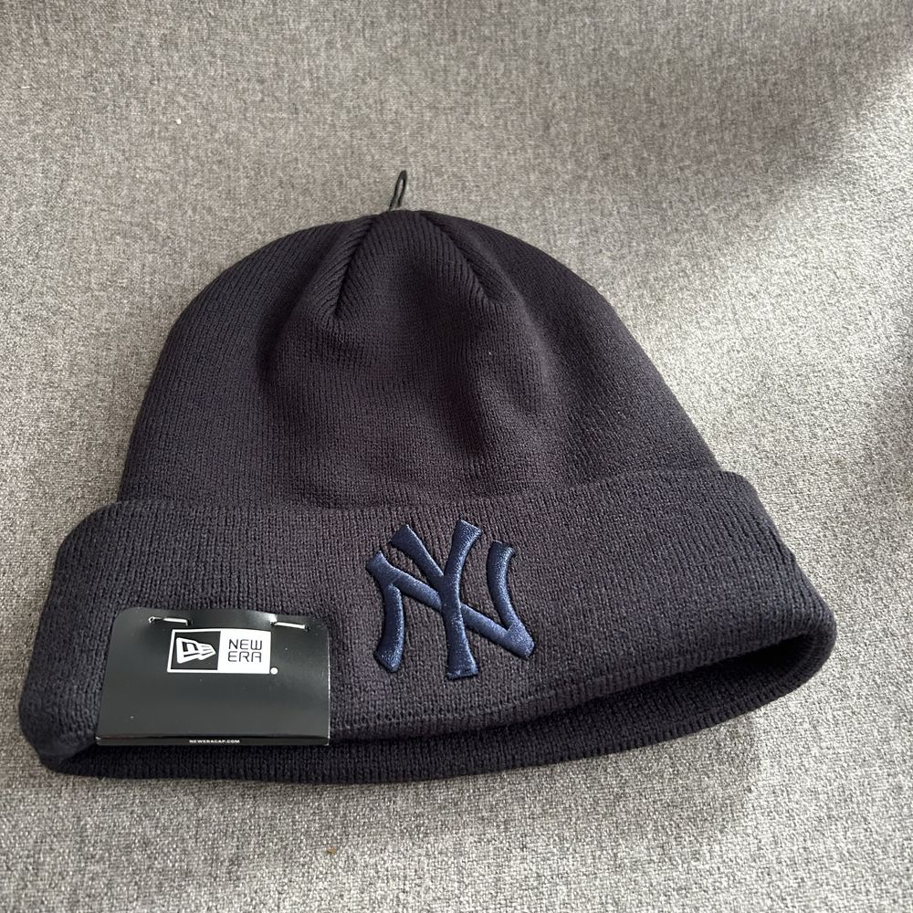 Czarna czapka New Era z granatowym logo New York Yankees