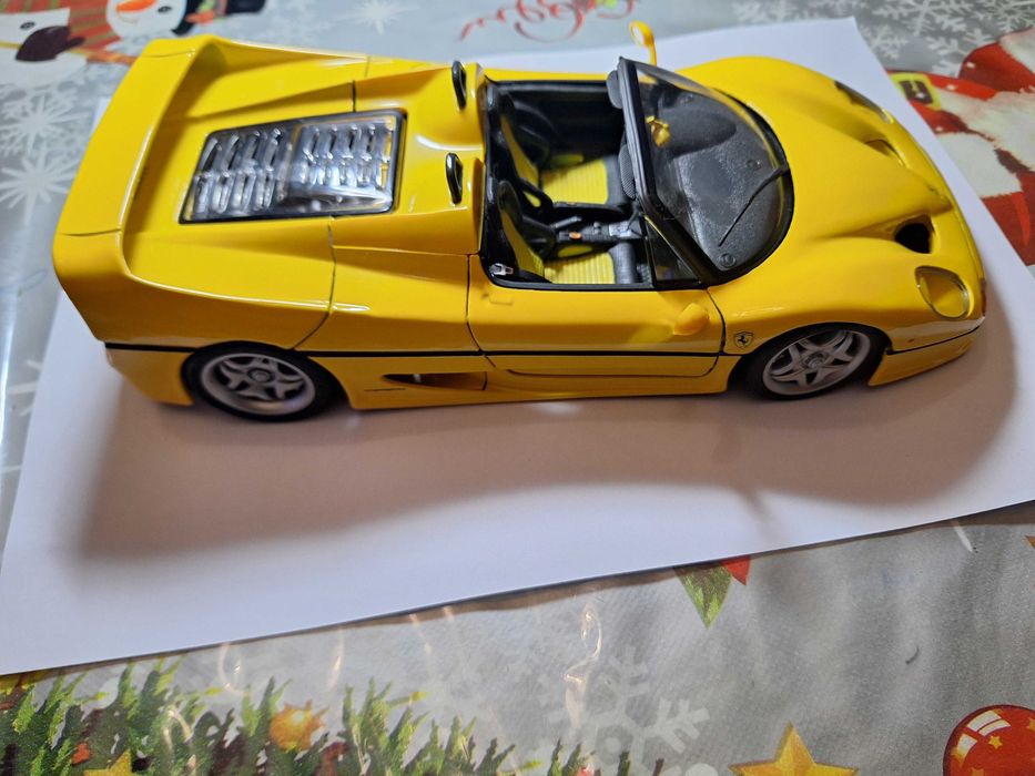 Miniatura escala 1:18 - Ferrari