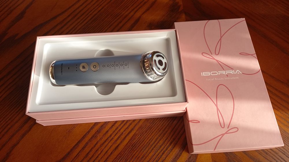 Продам лед маску і масажер для лиця відомих фірм .