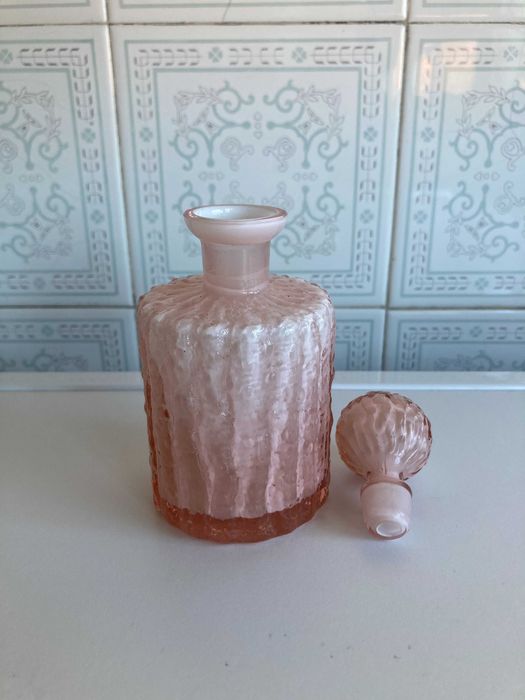 Frasco em vidro de perfume antigo