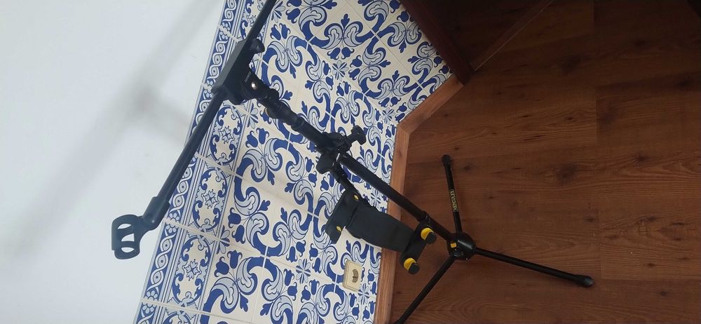 Suporte de Microfone Hercules e suporte para tablet