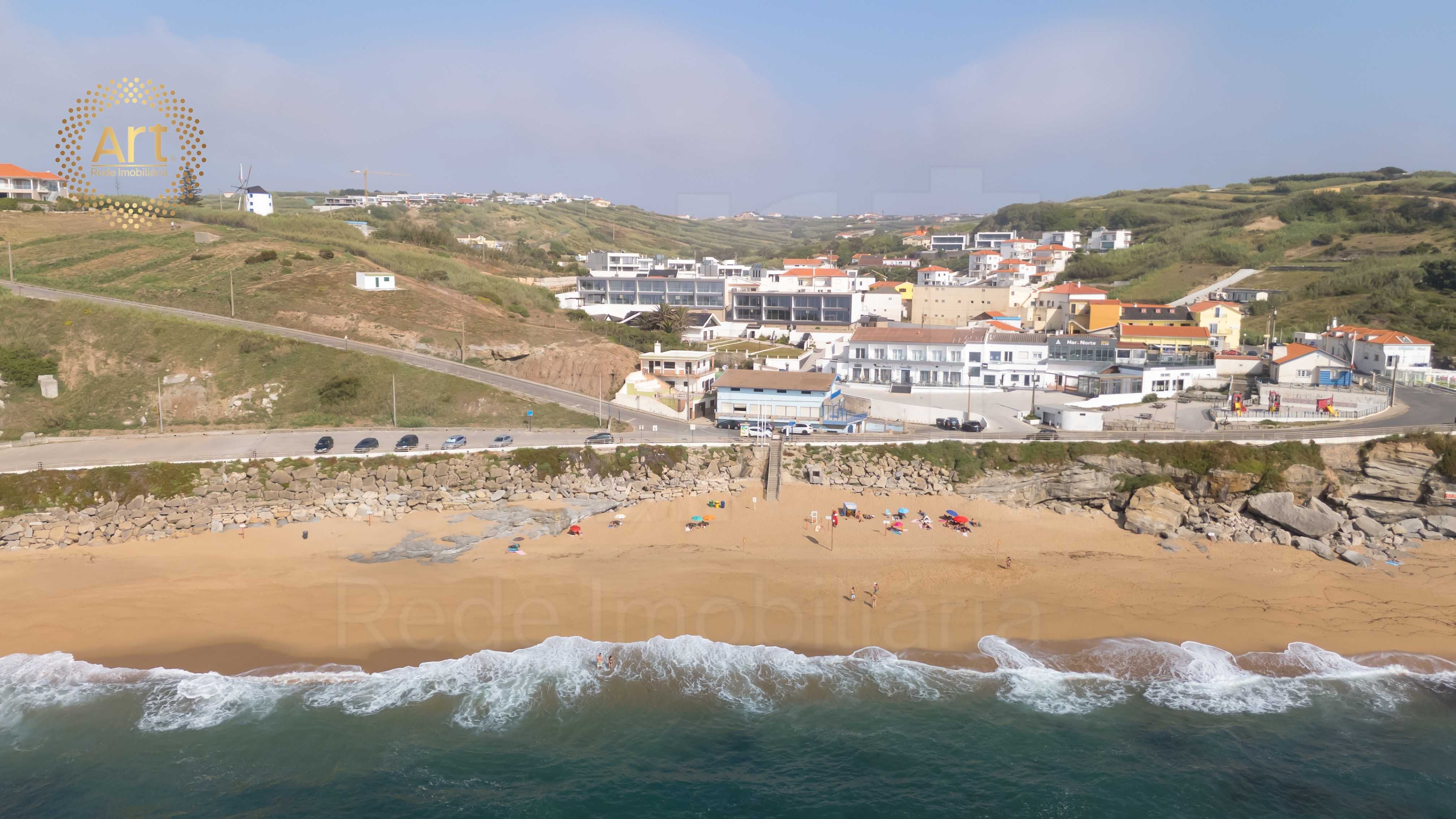 Vilas Mar –Condomínio com piscina apenas a 150 metros da praia.