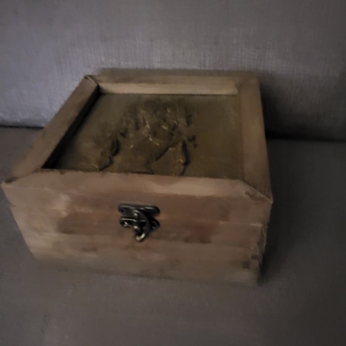 Stara szkatułka drewniana