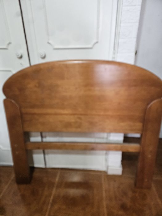 Mobília  para quarto de solteiro em madeira.