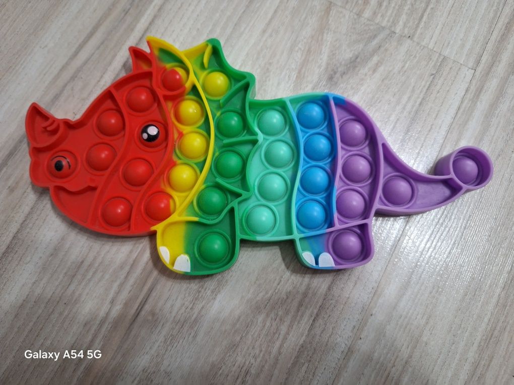 POP IT dinozaur triceratops