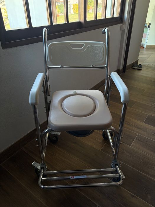 Cadeira de Banho Geriatrica Sanitária com Pés Dobráveis