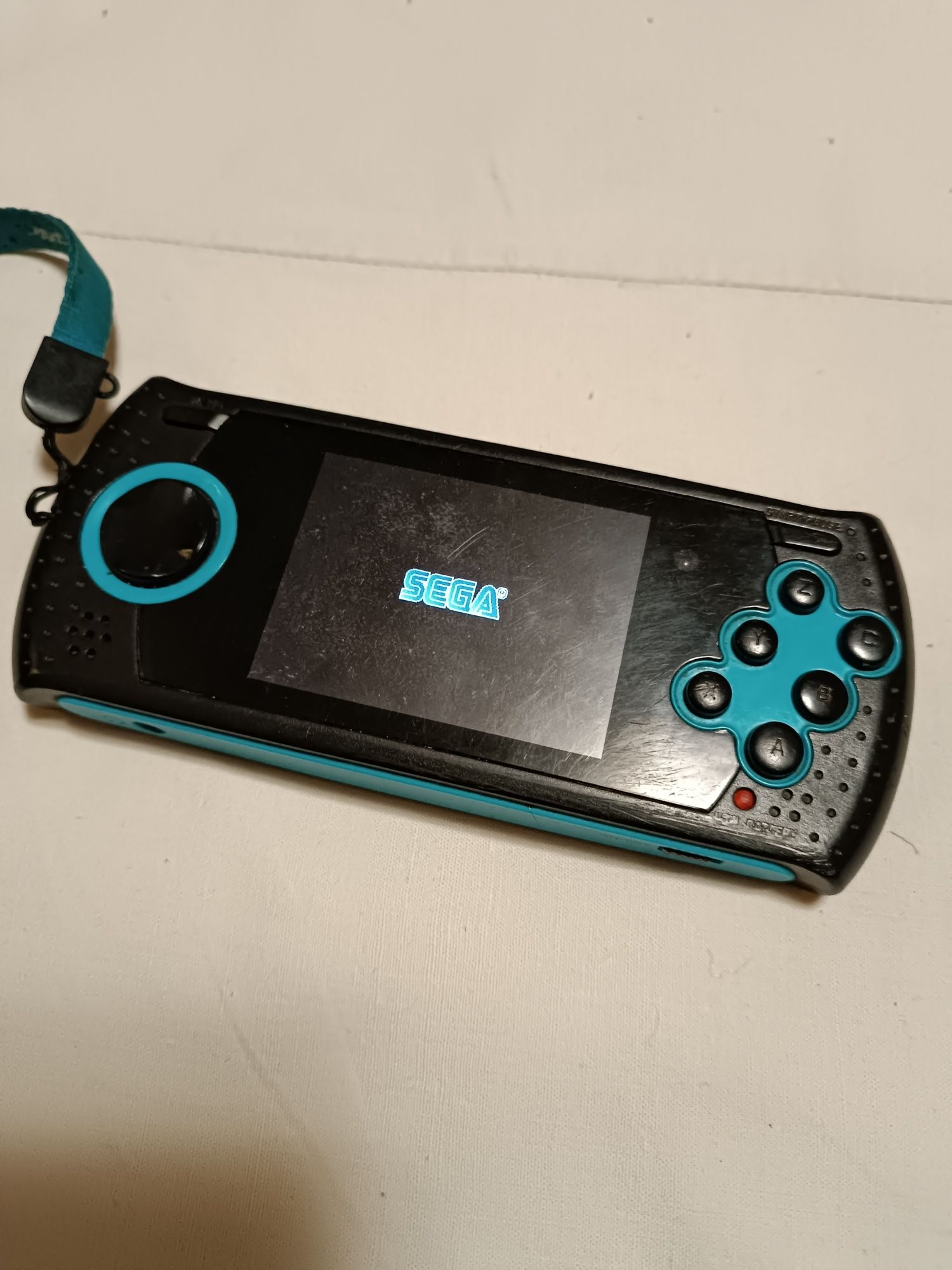 Портативная игра SEGA.