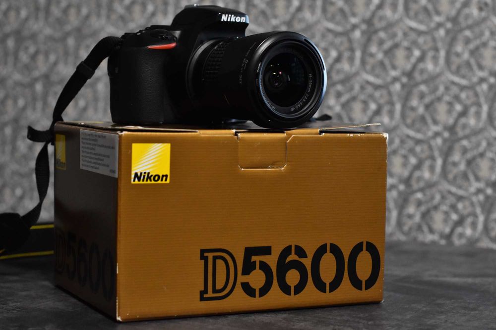 Фотоапарат Nikon d5600 з 18-55mm f/3.5-5.6 G AF-P VR DX Nikkor