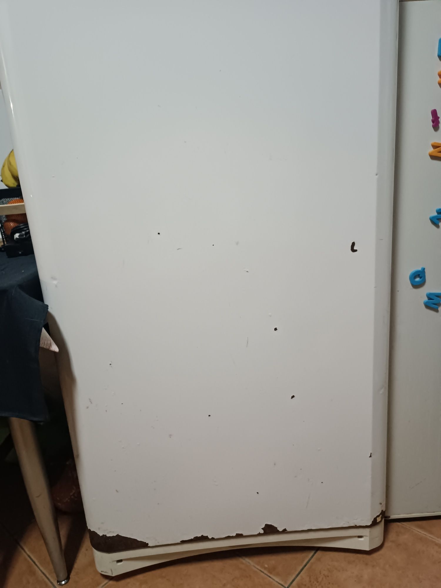 Conjunto Arca congeladora e Combinado Frigorífico Indesit TAA 5 V 1