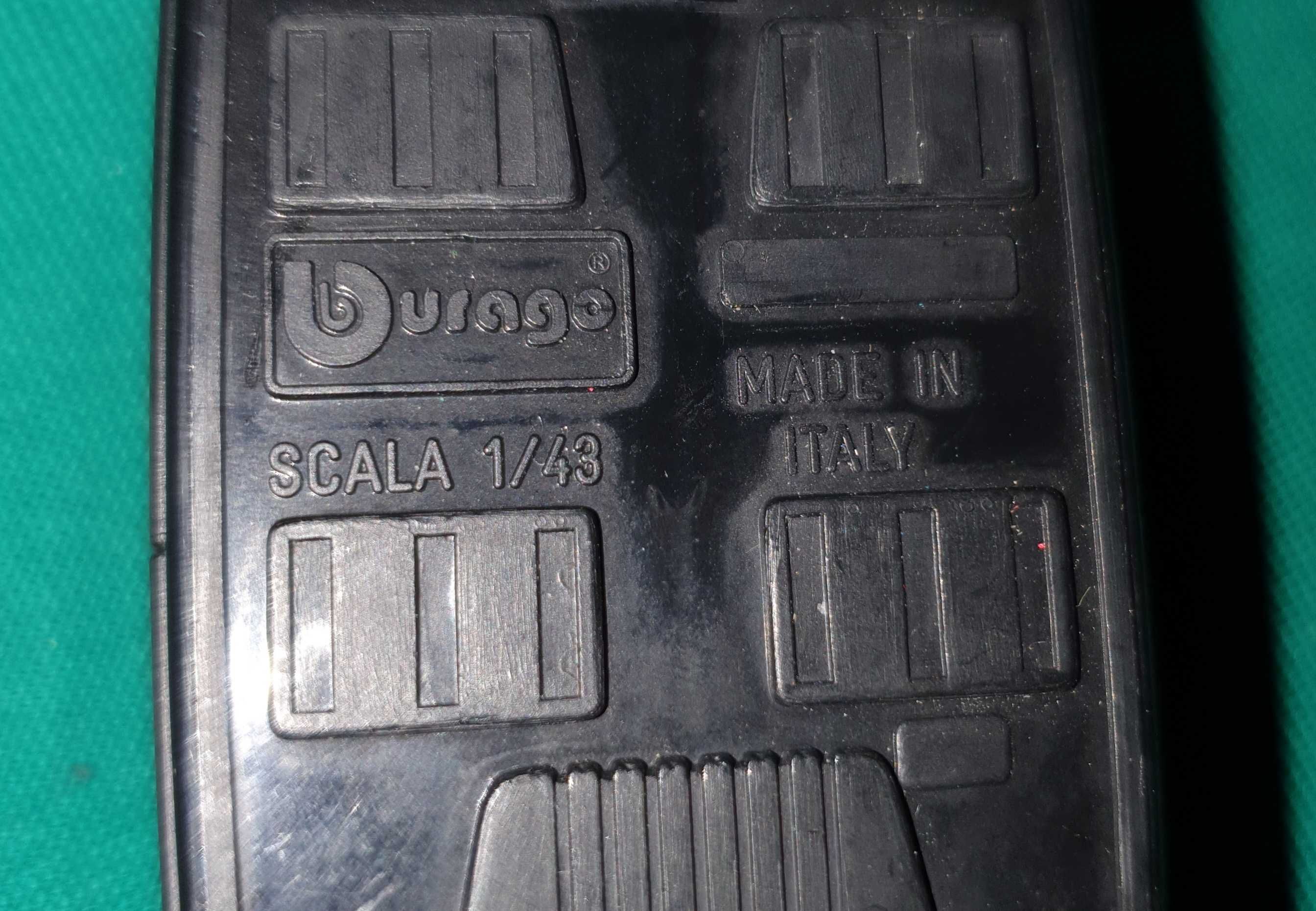Alfa romeo 33 CARABINIERI - 1/43 BURAGO - Anos 80 - ITALY - RARO