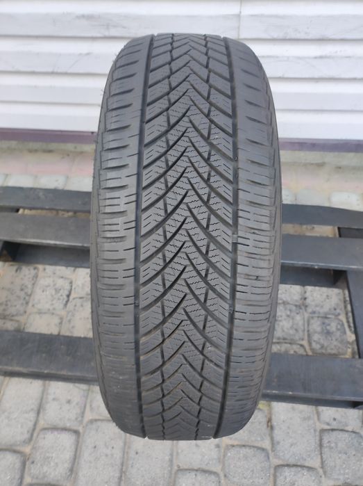 215.60.17 jedna opona TracMax All Season  Dot 2021