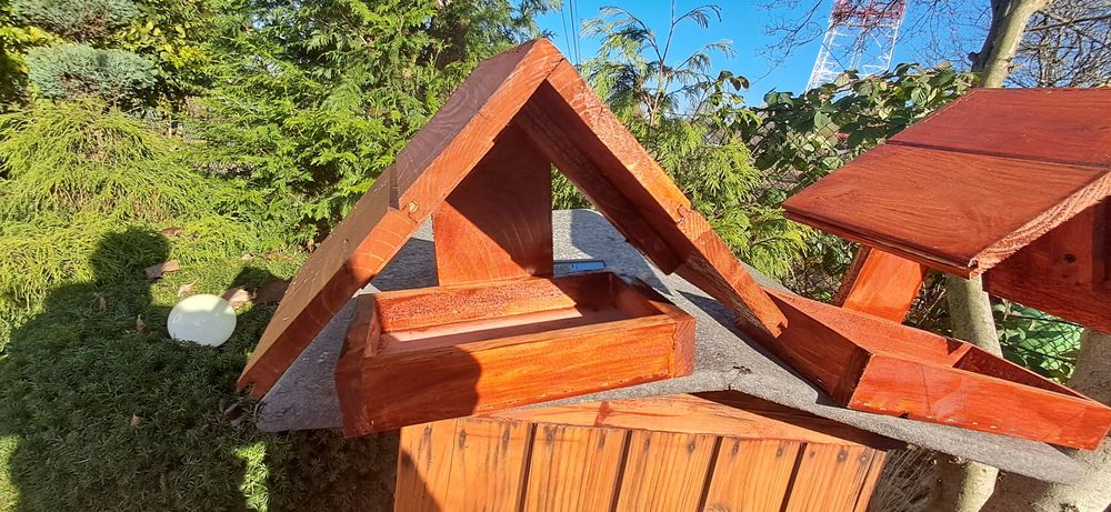 Karmniki dla ptaków drewniane