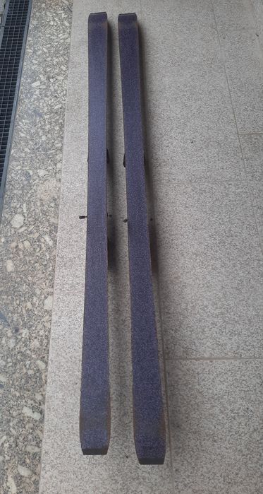 2 Skis Salomon, em excelente estado. Pode ver sem compromisso em Fafe.