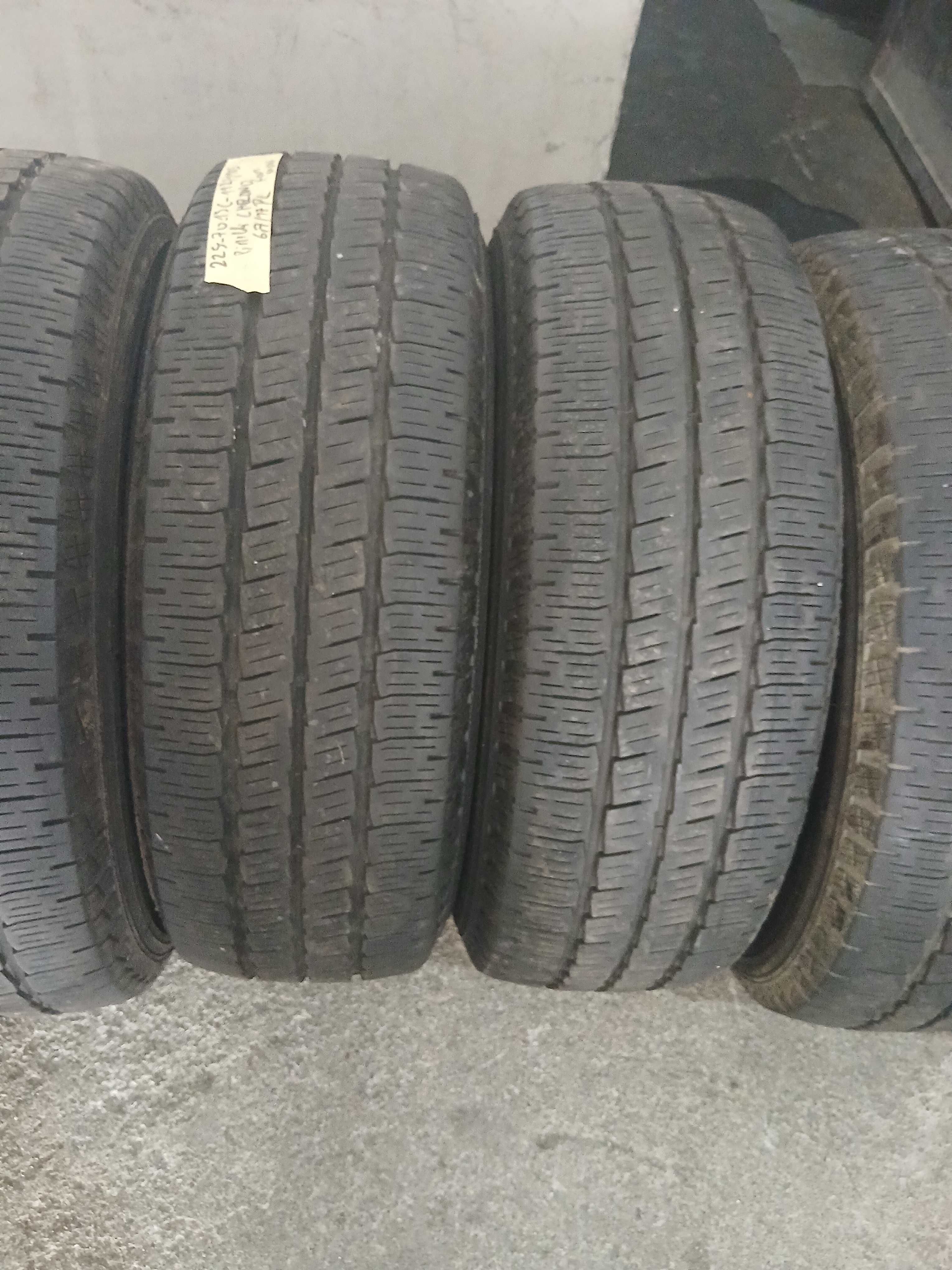 Pneus 225/70R15 C Pirelli
