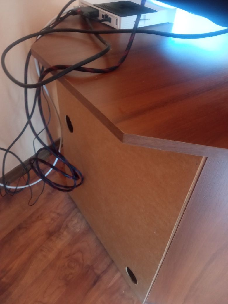 Półka narożna pod Tv