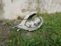 Figurka betonowa-ogrodowa śpiacy anioł