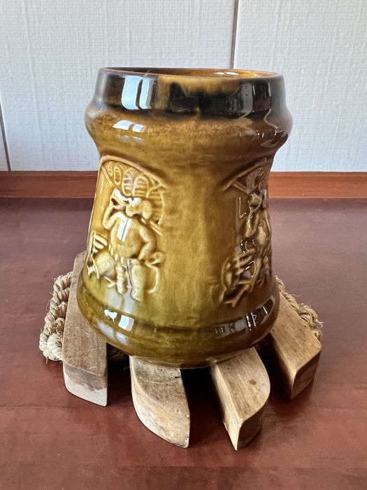 Brązowy kufel kolekcjonerski