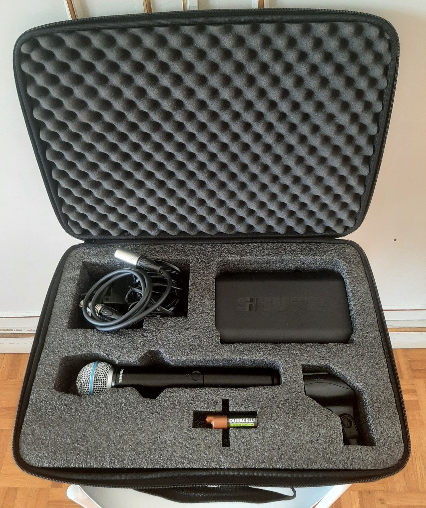 Microfone Shure Wireless BLX4/Beta 58A H8E