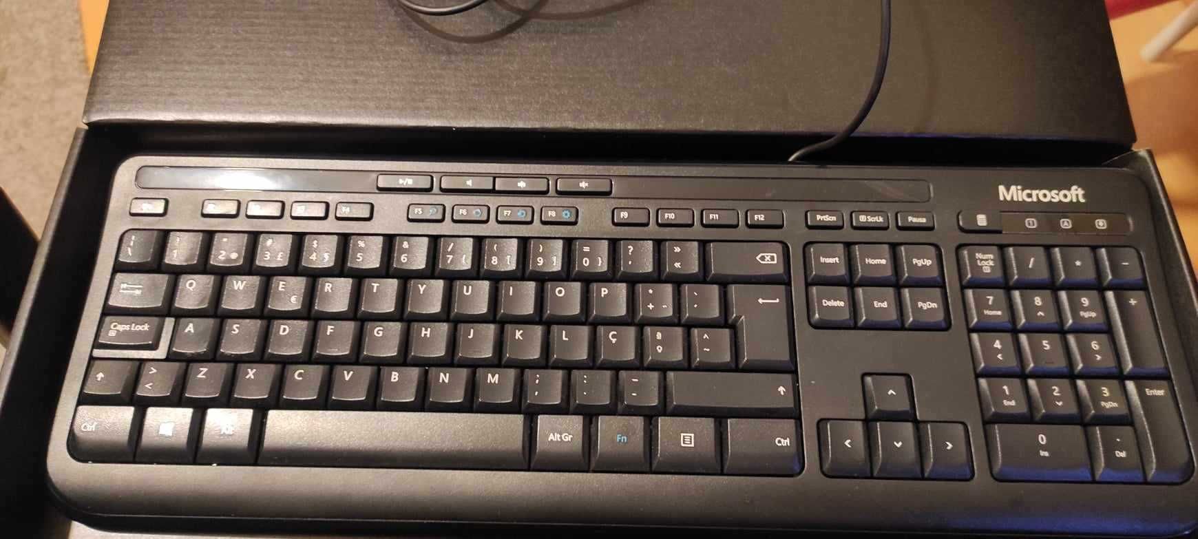 Teclado Microsoft 600 com fio