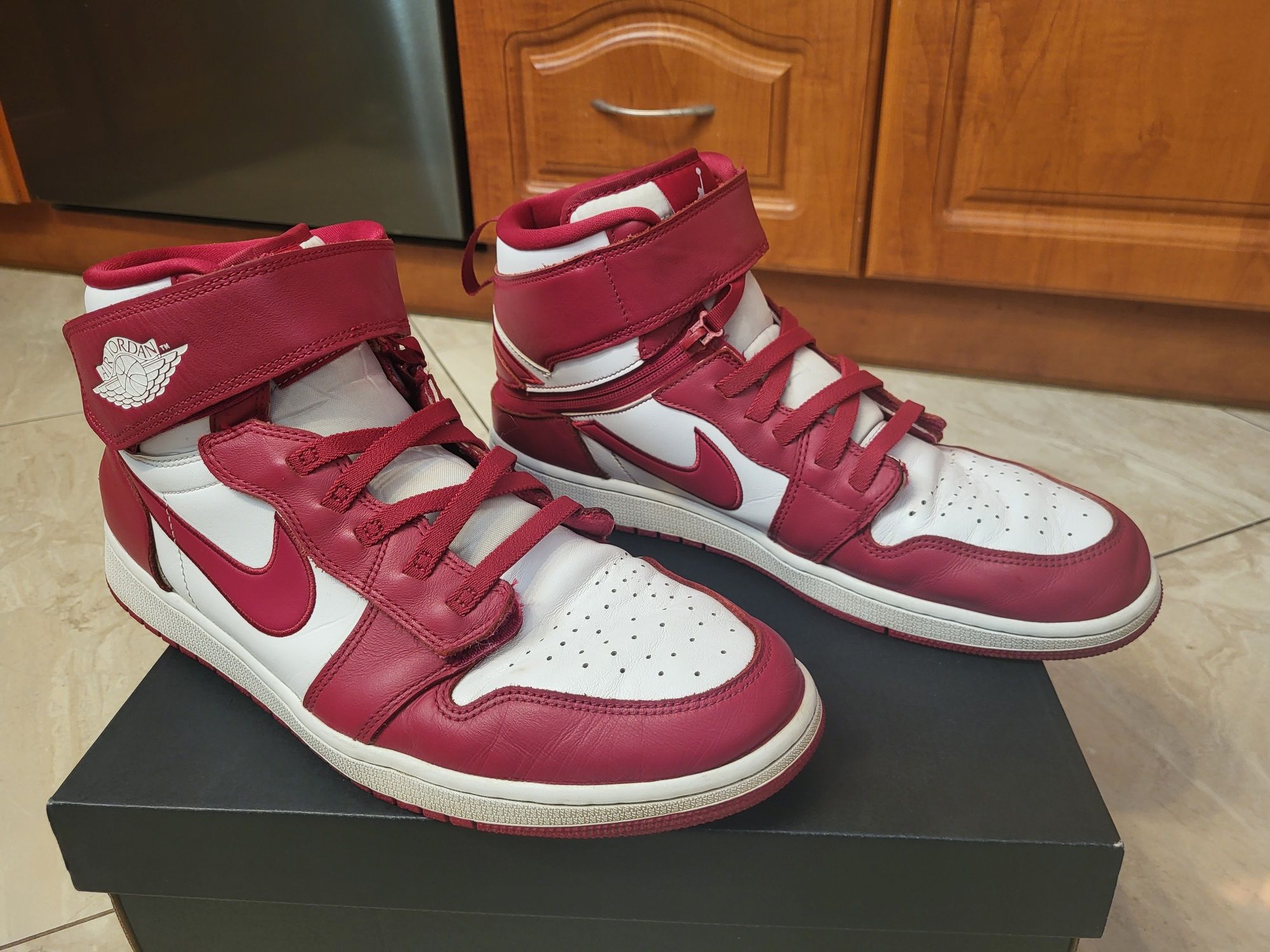 Jordan 1 High FlyEase White Cardinal Red rozmiar 48,5