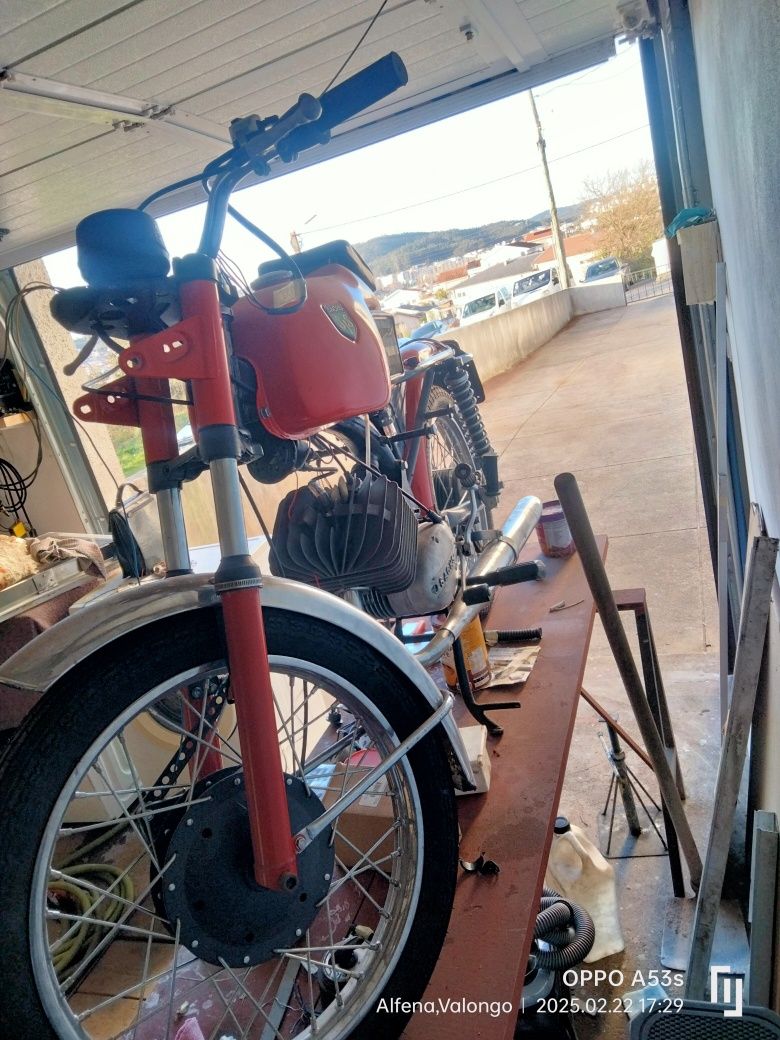 Vendo motorizada saches