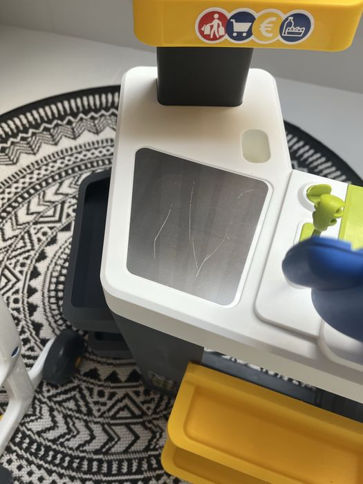 Sklepik lidl z wózkiem na zakupy