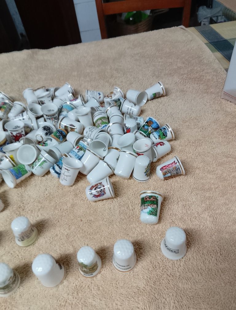 Dedais ingleses 149 pecas em porcelana timbrados com as armas