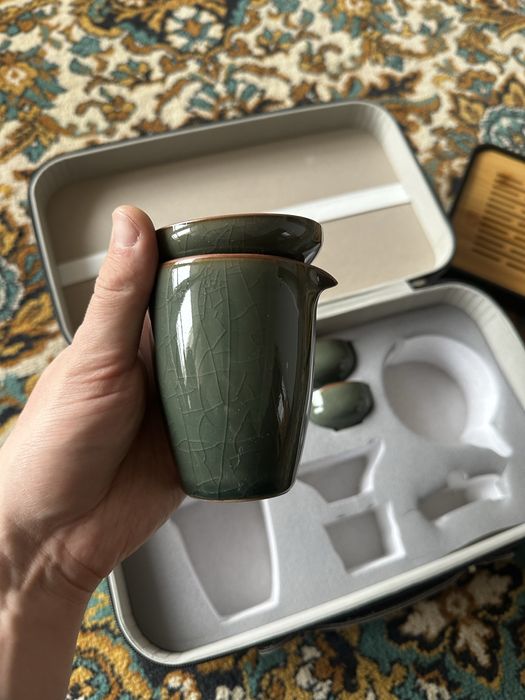 Зелений набір для чайної церемонії у прямокутному кейсі