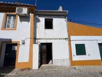 Charmosa Moradia T3 no centro de Monforte