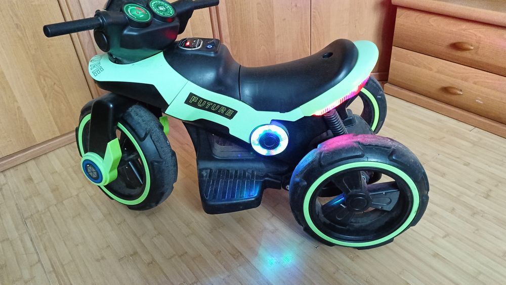 Traktor z przyczepka i motor dla dzieci