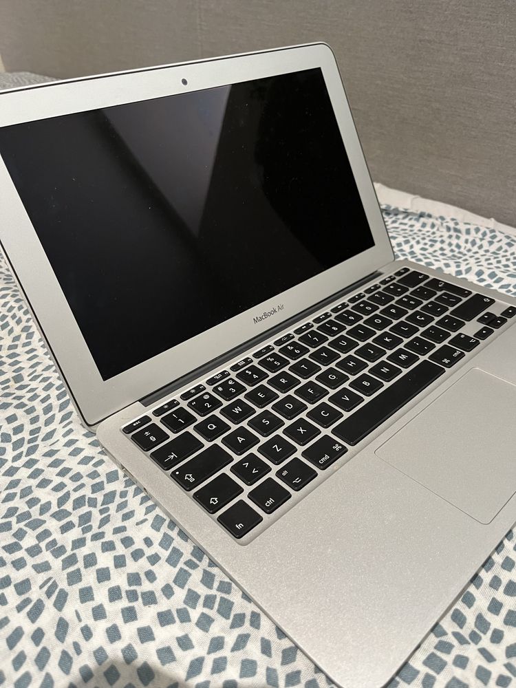 Apple MacBook Air 11 ,