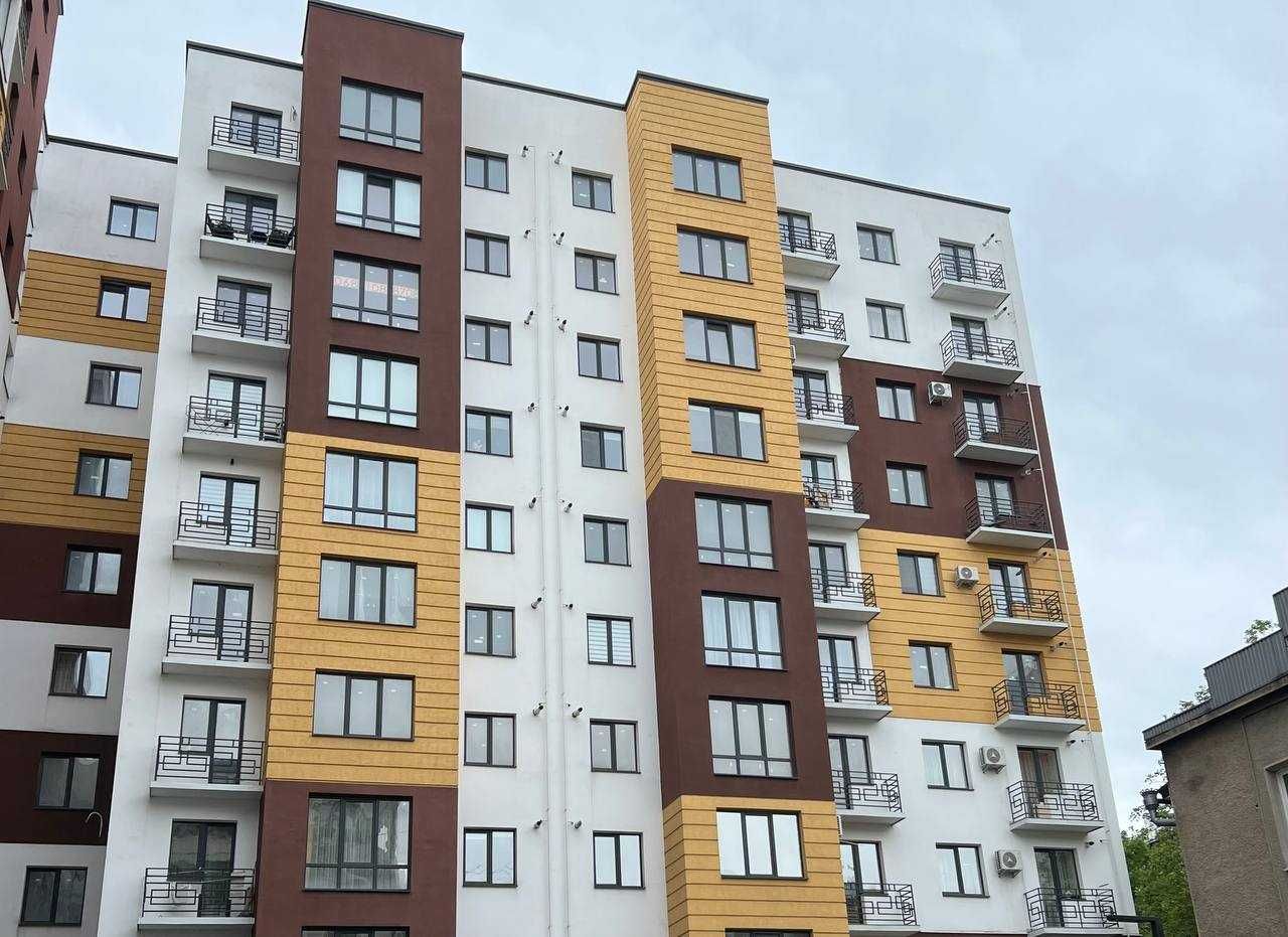 Продаж 2к квартири 68.4 кв. м, на вул. Залізнична