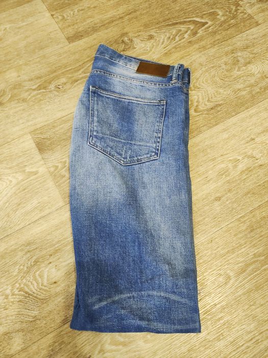 Светлые джинсы HM