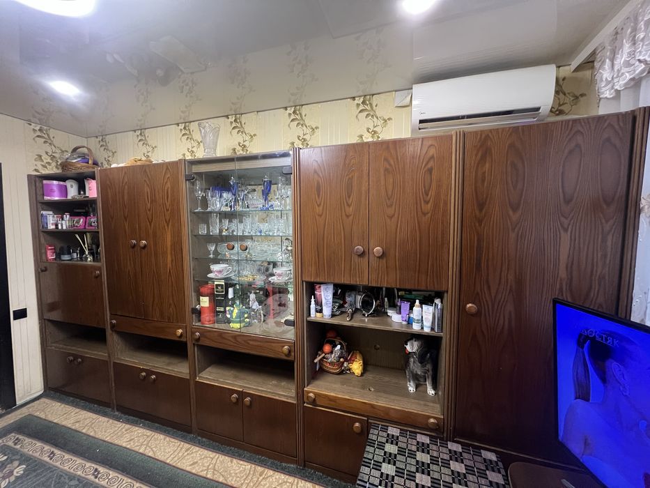 Продам містку стінку-гірку (чехословацький стиль)