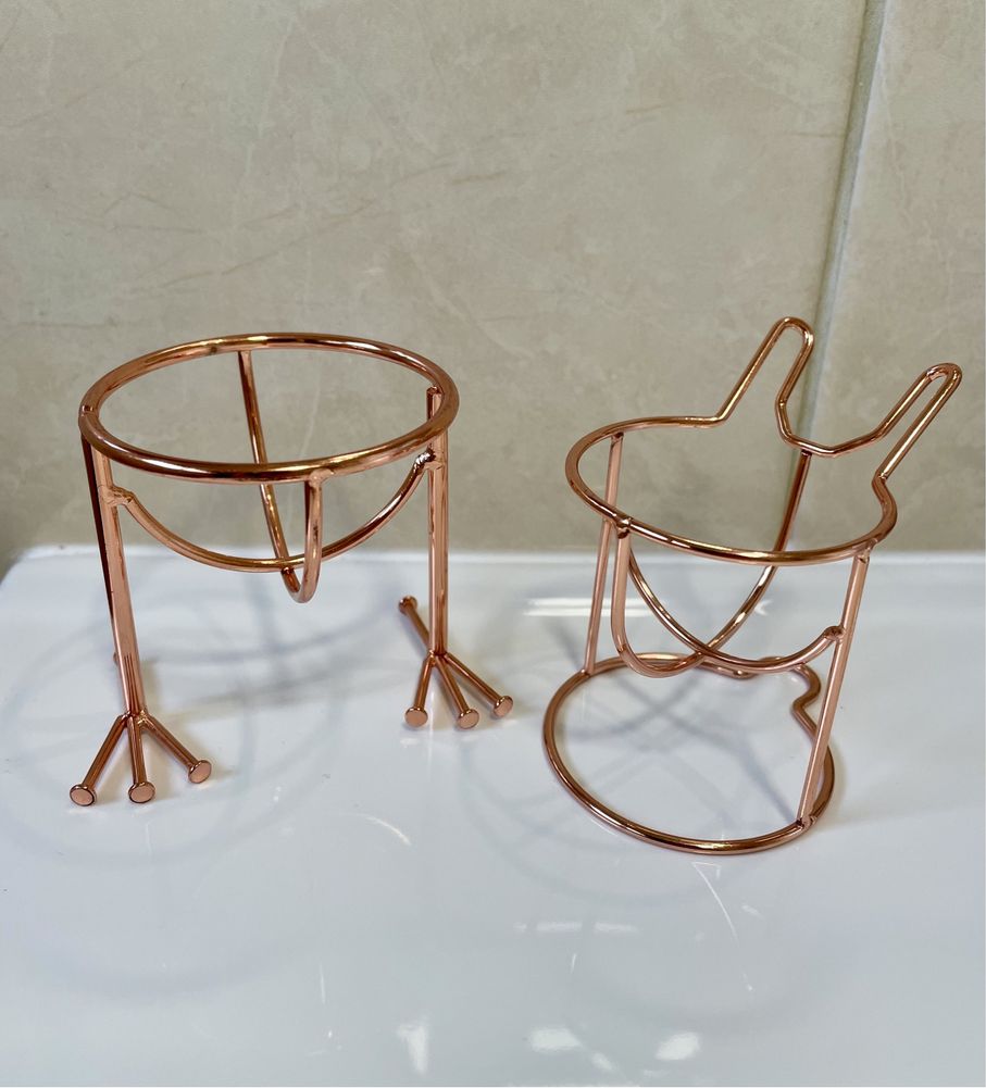 Pequenos suportes metálicos de esponja de maquilhage rosa dourado