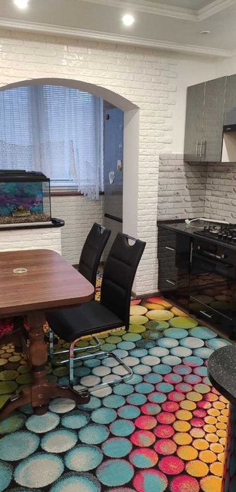 Болгарський, 3 - кімнатна, не кутова, 2 поверх.