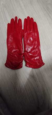 Женские красные  перчатки
