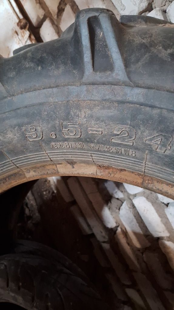 Продам б/в резину до трактора 9,5×24 2 шт.