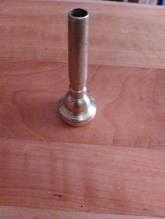 Ustnik do trąbki mosiądz ,płytki,wygodny