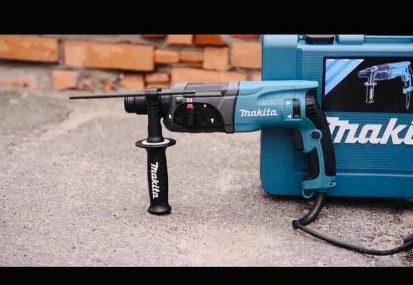 Потужний професійний надійний будівельний перфоратор Makita HR 2470