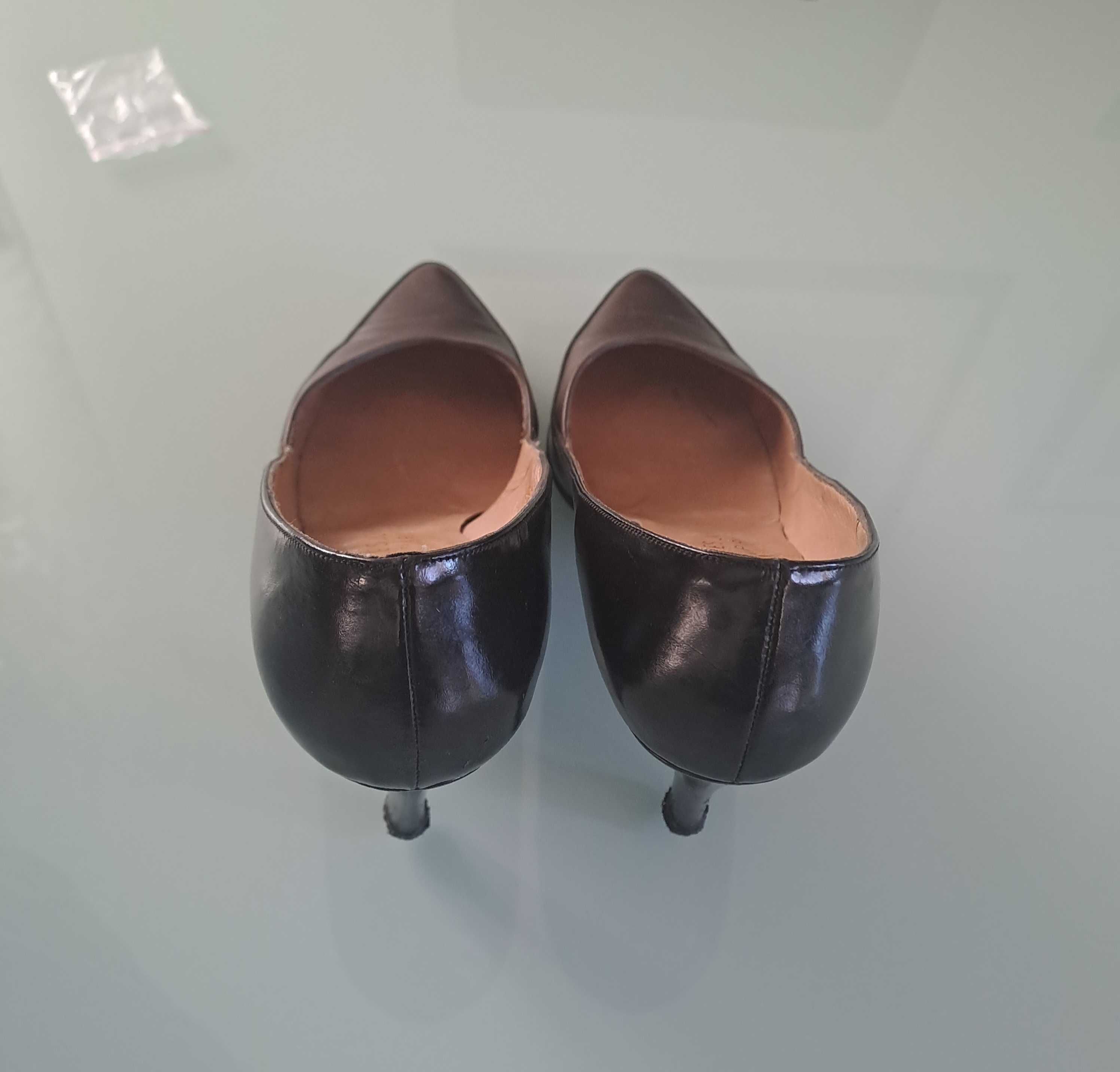Sapatos em pele da CHARLES JORDAN