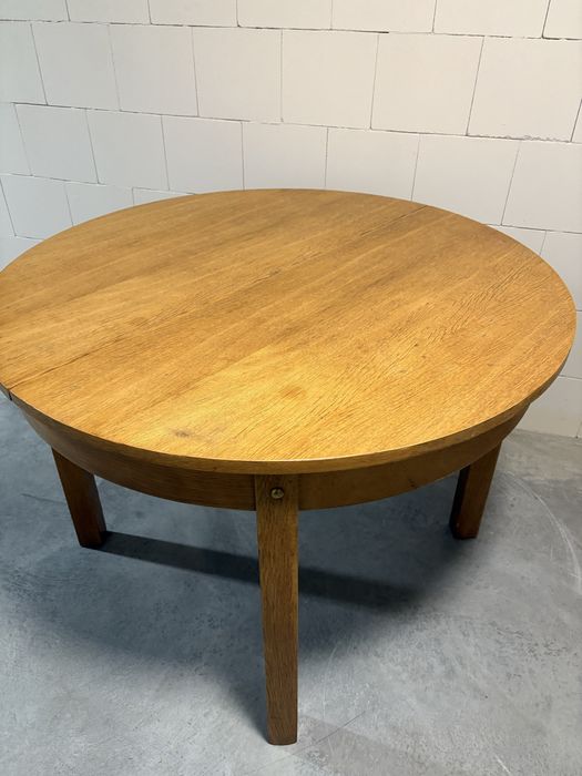 Stół okragly z okresu PRL